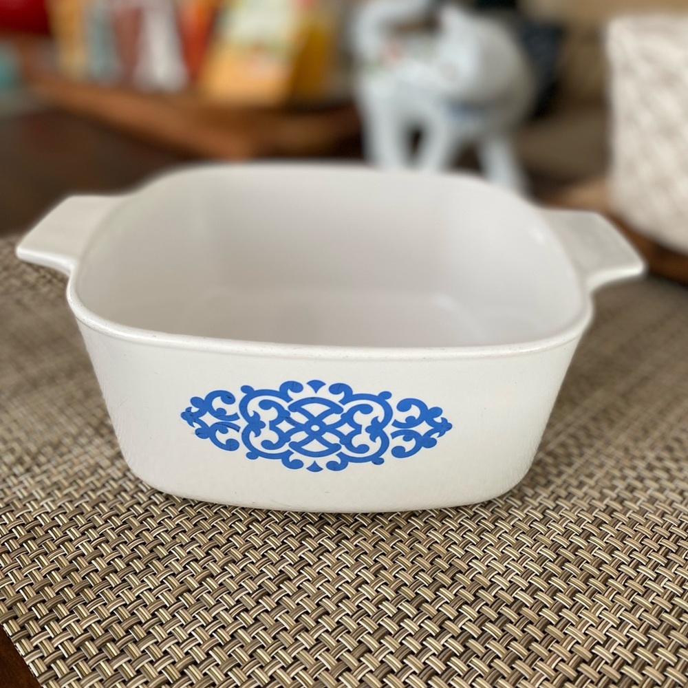 💙Corning Ware💙 Shell Oil Blue Macrame 1.5qt baking crock Vintage 1970s rare